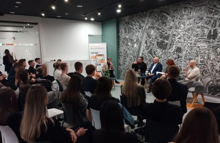 Rzeszowskie Forum Młodych Liderów. Głos młodego pokolenia wybrzmiał w stolicy Podkarpacia