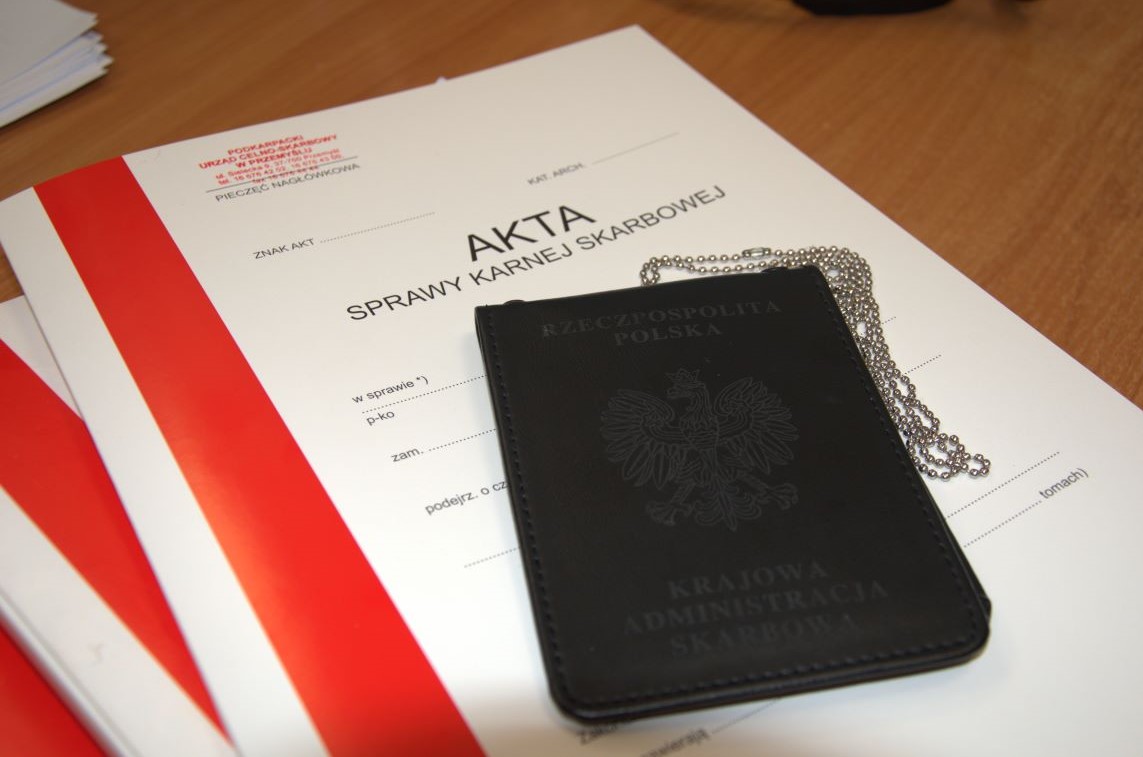 Fikcyjne faktury na 107 mln zł. KAS i CBŚP z Rzeszowa rozbiły grupę przestępczą