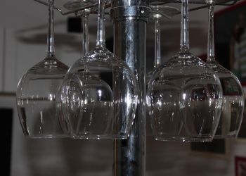 Koło Razem skieruje pismo do Hołowni ws. zakazu sprzedaży i spożywania alkoholu w Sejmie