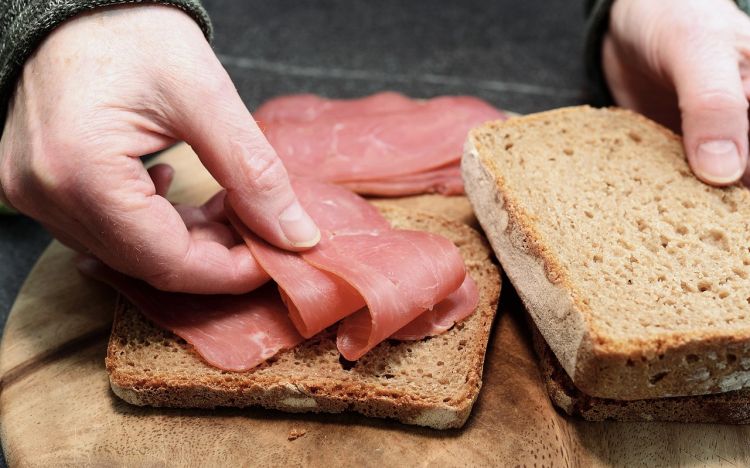 Ponad 300 kanapek dla bezdomnych. Uczniowie z Rzeszowa i Krzemienicy wspierają potrzebujących