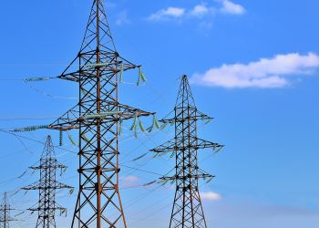 Ukraina/ Premierka: Rosja celowo atakuje naszą energetykę i transport; chce pogrążyć nas w ciemności