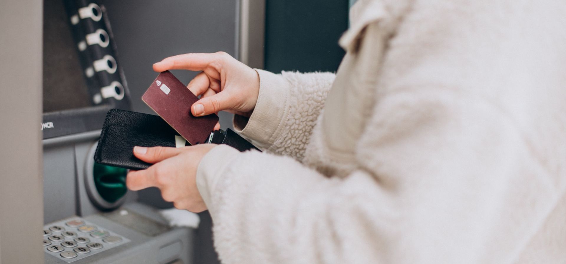 Nieuprawnione wypłaty z kont w Kujawsko-Pomorskiem – policja przyjmuje zgłoszenia