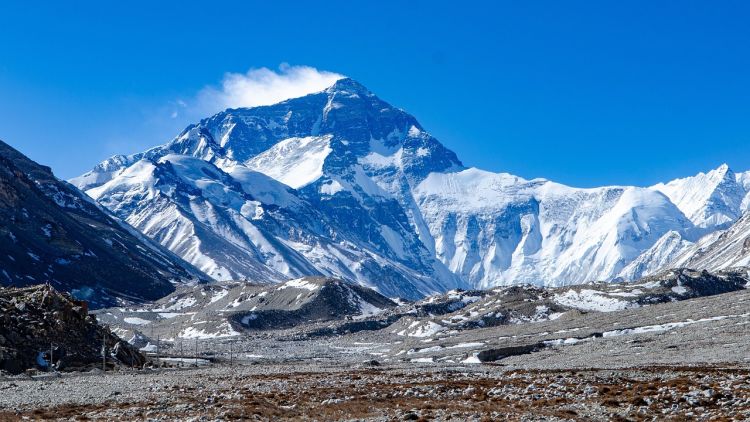 Agencja Reutera: prawie 1000 osób uwięzionych po tybetańskiej stronie Mount Everestu z powodu zamieci śnieżnej