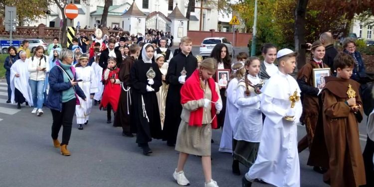 Radosny Pochód Wszystkich Świętych w Dębicy. Mieszkańcy wyruszą już po raz dziesiąty