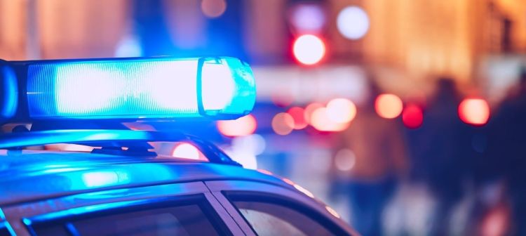 Ciężarówka zmiażdżyła auto nauki jazdy; jedna osoba zginęła