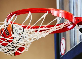 Sokół Łańcut przegrywa z SKS Starogard. Porażka na własnym parkiecie