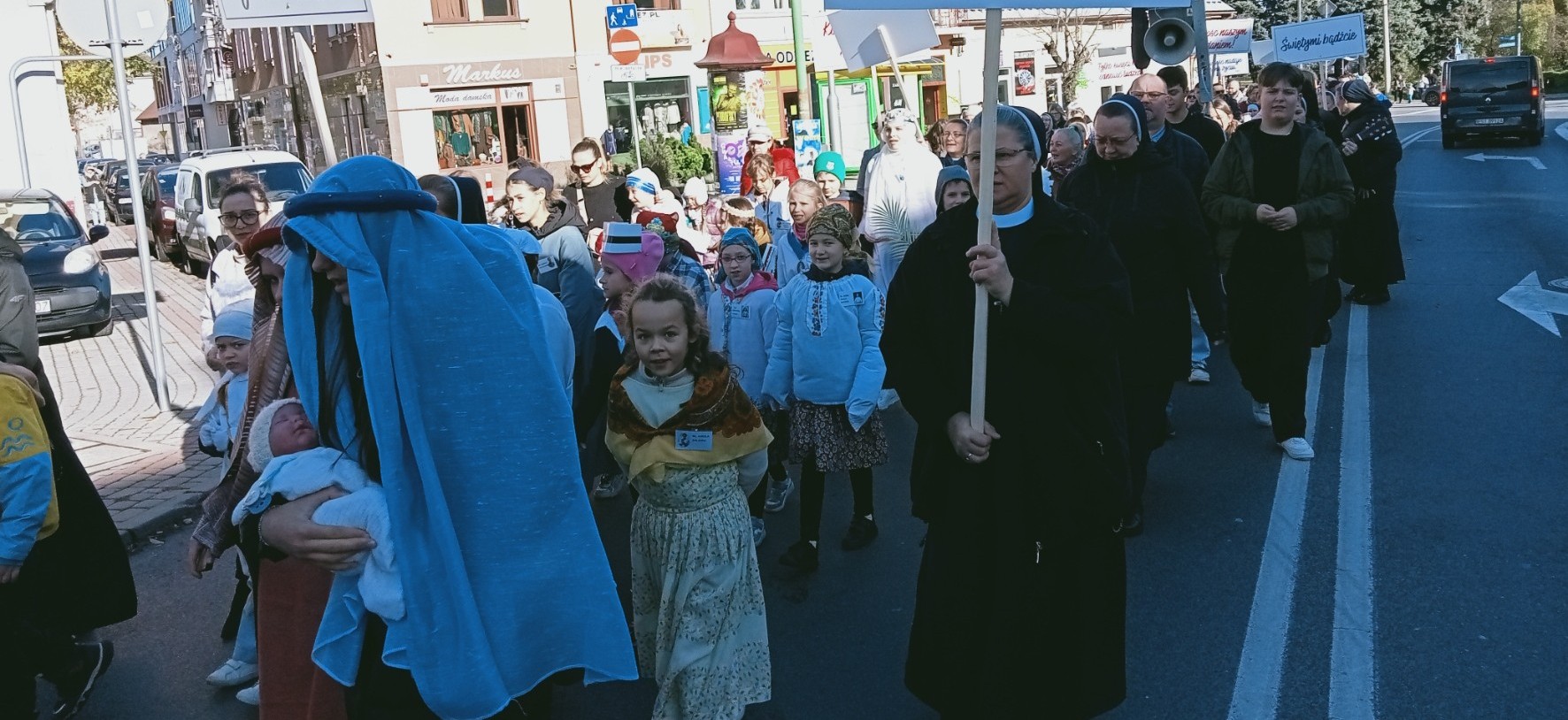 Marsz Wszystkich Świętych w Dębicy. Radosne świadectwo wiary [ZDJĘCIA]