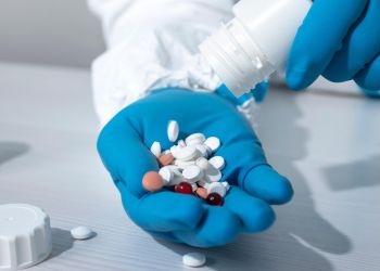 Jak zapobiegać antybiotykooporności? Eksperci apelują o działania i edukację