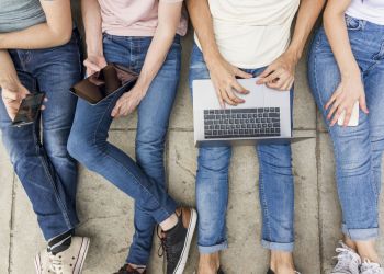 Badania o cyberprzemocy: Młodzież bagatelizuje zagrożenia w sieci