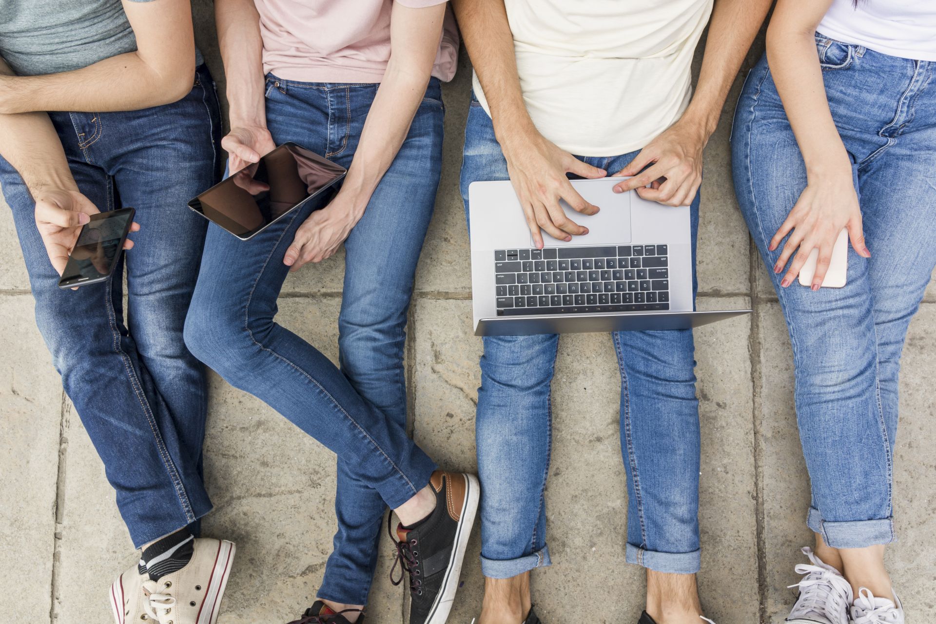 Badania o cyberprzemocy: Młodzież bagatelizuje zagrożenia w sieci