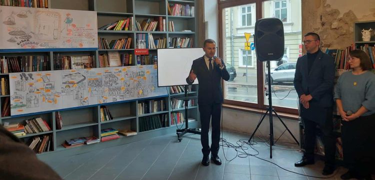 Wstrząsająca wystawa w Przemyślu. Rysunki dzieci więzionych w rosyjskich obozach [ZDJĘCIA]