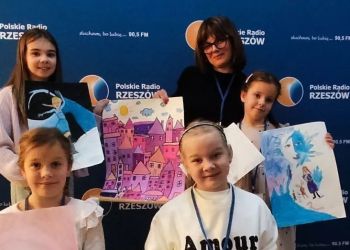 Kolorowy świat młodych malarek z DK w Przecławiu