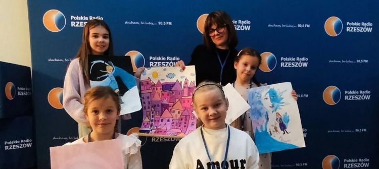 Kolorowy świat młodych malarek z DK w Przecławiu