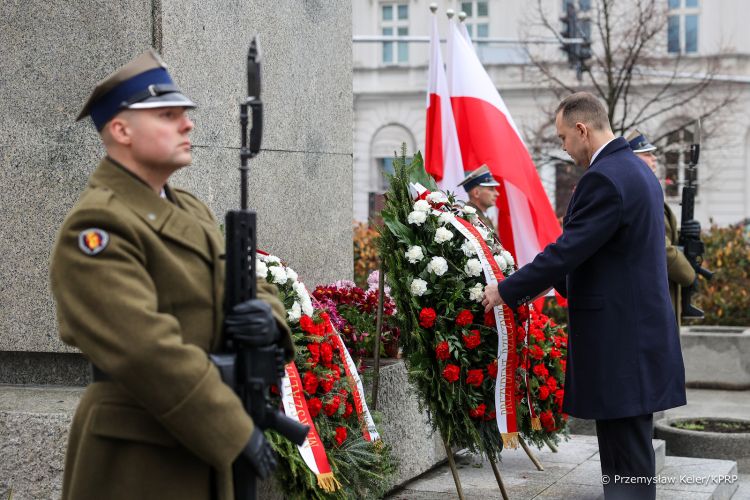 Prezydent Nawrocki złożył wieńce przed pomnikami Ojców Niepodległości