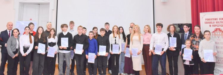 Konkurs „Wiejskie Storytime” w Ropczycach rozstrzygnięty. Uczniowie pokazali siłę regionalnej gwary