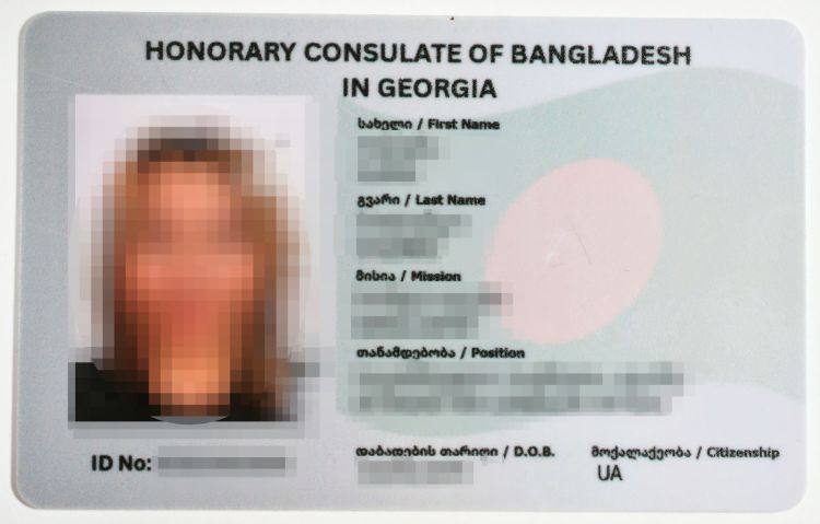 Obywatelka Ukrainy posłużyła się nieprawdziwą kartą dyplomatyczną