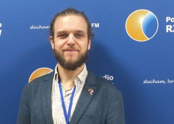 Jak dzieciństwo kształtuje dorosłość? Rozmowa z Dawidem Radomskim