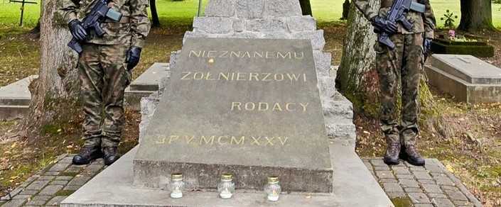 Żołnierze z Przemyśla uporządkowali wojskowe groby