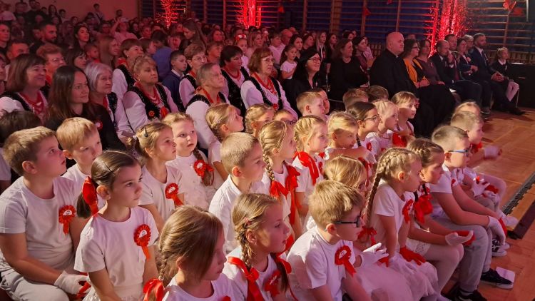 Wólka Podleśna świętuje niepodległość. Cała wieś śpiewa pieśni patriotyczne [ZDJĘCIA]