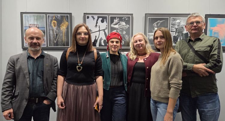 „Krzyk” – polsko-ukraińska wystawa fotografii w Galerii Nierzeczywistej [ZDJĘCIA]