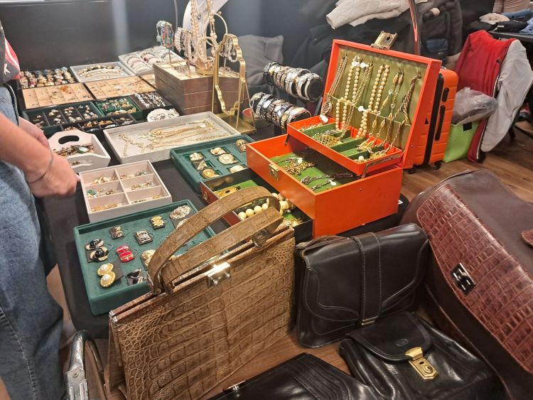 Niezły Lumpeks w Rzeszowskich Piwnicach – moda vintage i odpowiedzialne zakupy