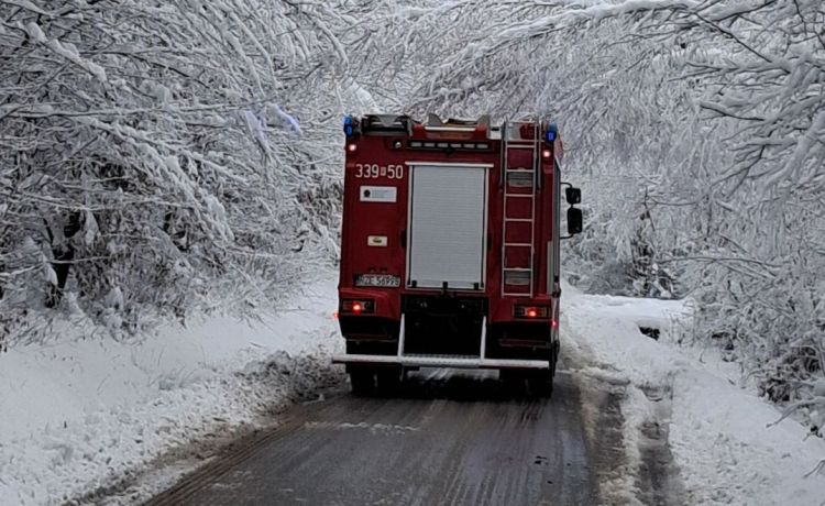 Gmina Tyczyn bez prądu. Burmistrz reaguje, strażacy OSP działają bez przerwy [ZDJĘCIA]
