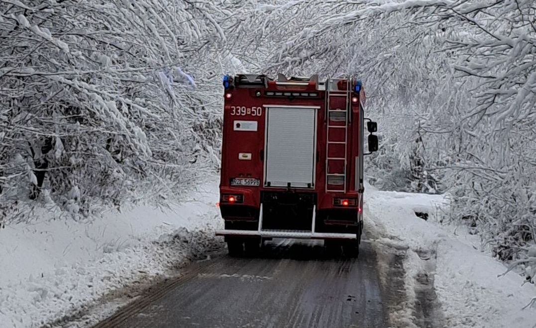 Gmina Tyczyn bez prądu. Burmistrz reaguje, strażacy OSP działają bez przerwy [ZDJĘCIA]