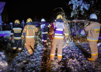 Podkarpacie pod śniegiem. 4 tysiące odbiorców bez prądu, ponad 100 interwencji służb