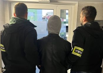 16-latek z Rzeszowa zatrzymany po ataku nożem. Miał na twarzy maskę przeciwgazową