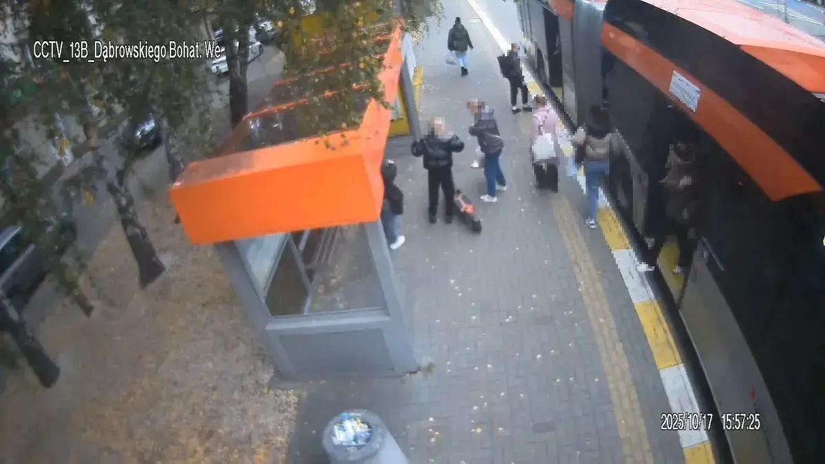 Policja szuka dwóch kobiet jadących na hulajnodze po chodniku. Kierująca potrąciła pieszą