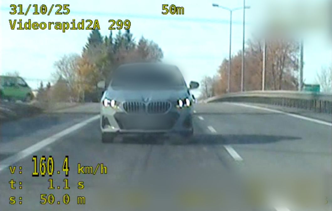 Brawurowa jazda 20-latka. Dwa zatrzymania jednego dnia, 44 punkty i 12 tys. zł kary 8 - Polskie Radio Rzeszów Brawurowa jazda 20-latka. Dwa zatrzymania jednego dnia, 44 punkty i 12 tys. zł kary