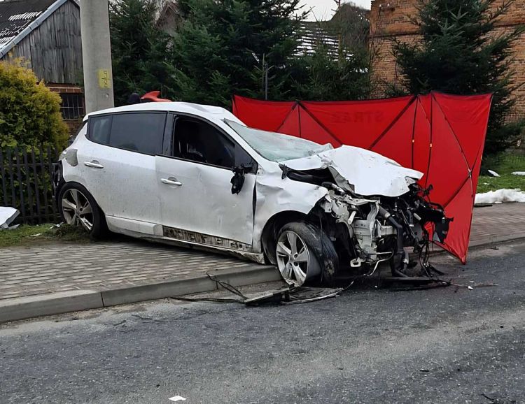 Wypadek w Tuszymie. Śmierć poniósł 21-letni kierowca