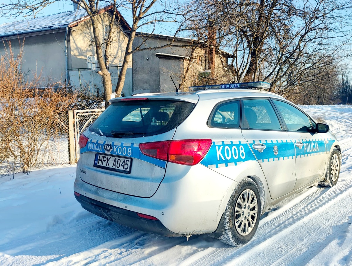 Policjanci uratowali skrajnie wychłodzonego 63-latka