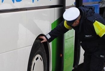 Nietrzeźwy kierowca miał wieźć uczniów do Warszawy. Zatrzymała go policja