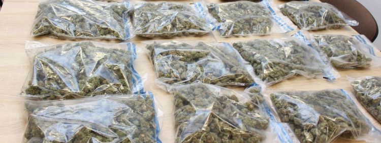 Tarnobrzeg: policjanci przejęli ponad 21 kilogramów narkotyków. Dwóch mężczyzn w areszcie 1 - Polskie Radio Rzeszów Tarnobrzeg: policjanci przejęli ponad 21 kilogramów narkotyków. Dwóch mężczyzn w areszcie