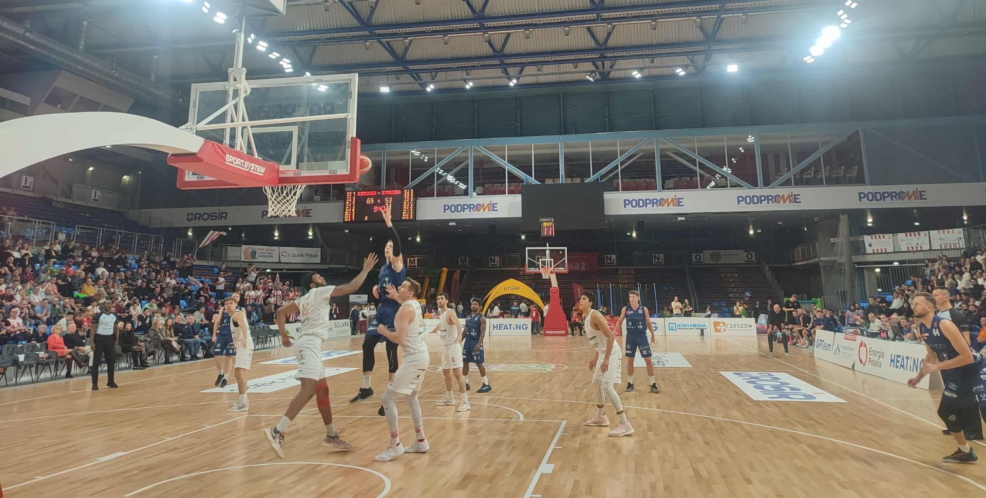 Druga z rzędu wygrana koszykarzy Resovii