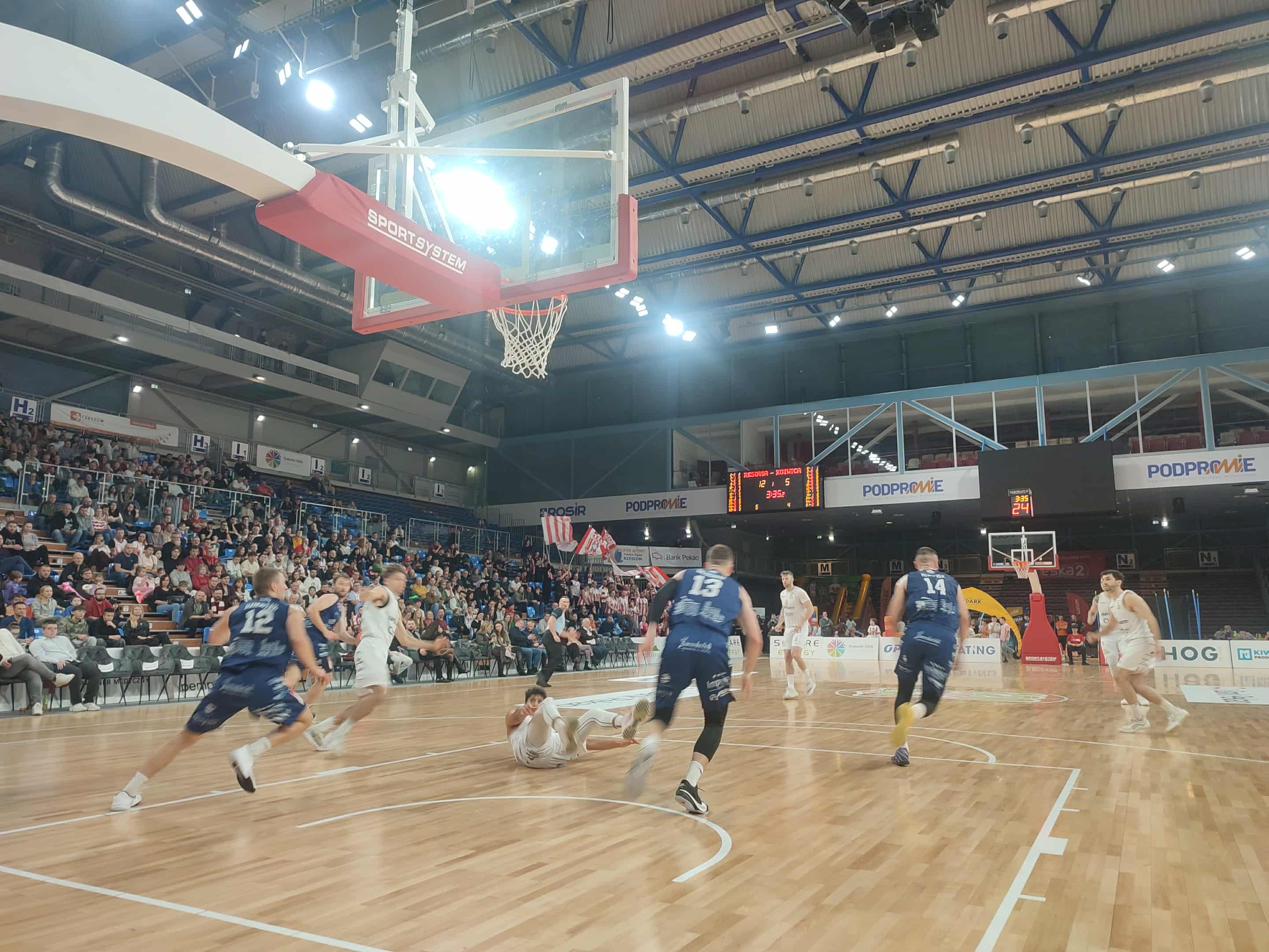 Druga z rzędu wygrana koszykarzy Resovii 2 - Polskie Radio Rzeszów Druga z rzędu wygrana koszykarzy Resovii - Polskie Radio Rzeszów