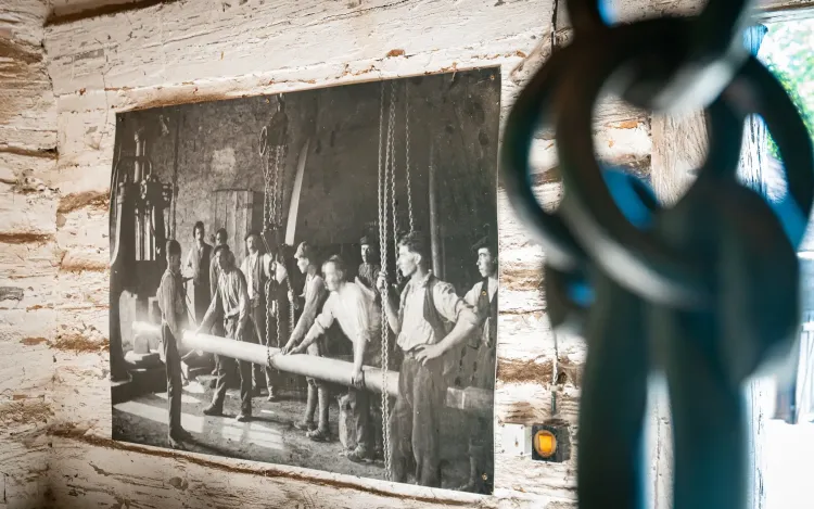 Bóbrka, jedna z najstarszych kopalni ropy naftowej na fotografiach 1 - Polskie Radio Rzeszów Bóbrka, jedna z najstarszych kopalni ropy naftowej na fotografiach