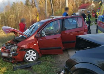 Zderzenie dwóch samochodów w Domaradzu. Trzy osoby poszkodowane