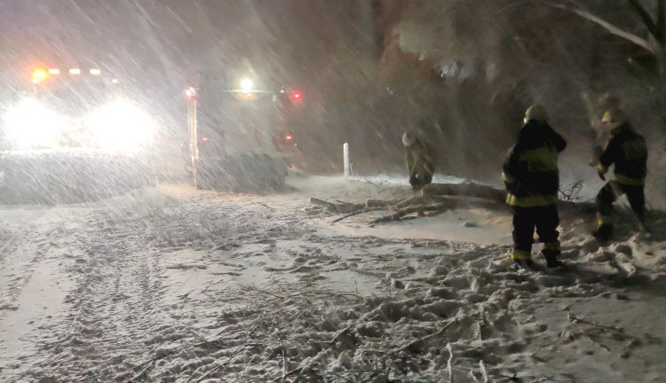 Alert RCB dla Podkarpacia. Noc z zamieciami, mrozem i kolejnymi przerwami w dostawie prądu