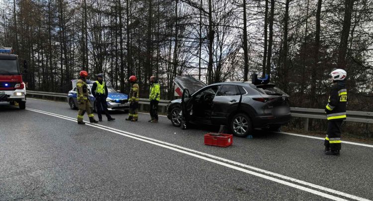 [AKTUALIZACJA] Ciężarówka zderzyła się z osobówką