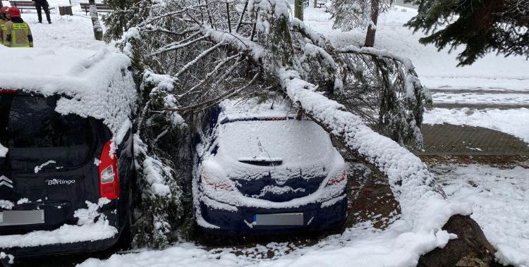 Ponad 1700 interwencji straży pożarnej w regionie po intensywnych opadach śniegu