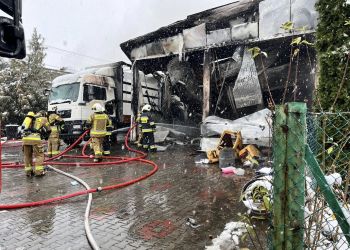 Pożar warsztatu w Górze Ropczyckiej. Jedna osoba ranna