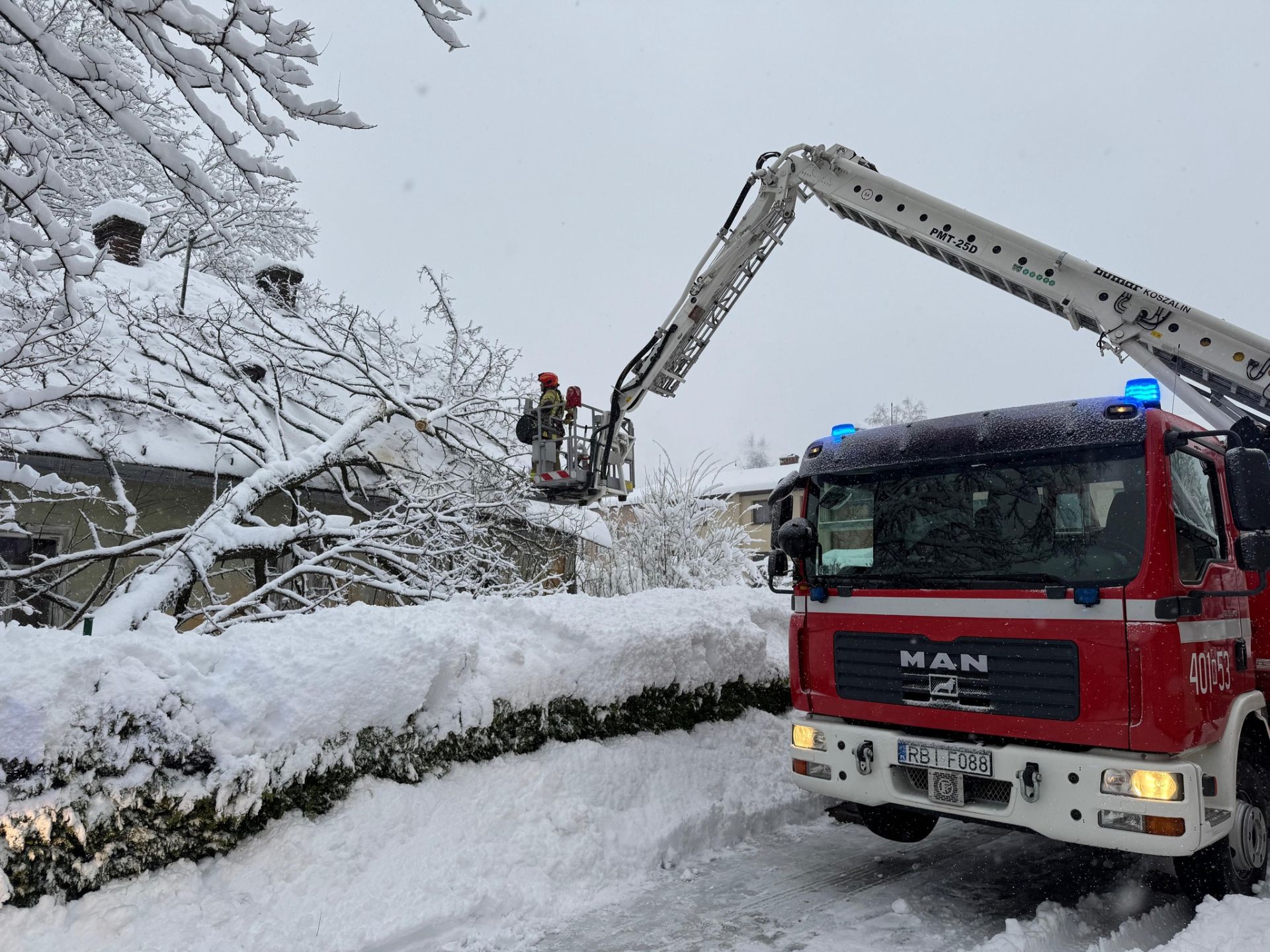 [AKTUALIZACJA] Prawie 37 tysięcy odbiorców wciąż bez prądu na Podkarpaciu. Trwa usuwanie awarii
