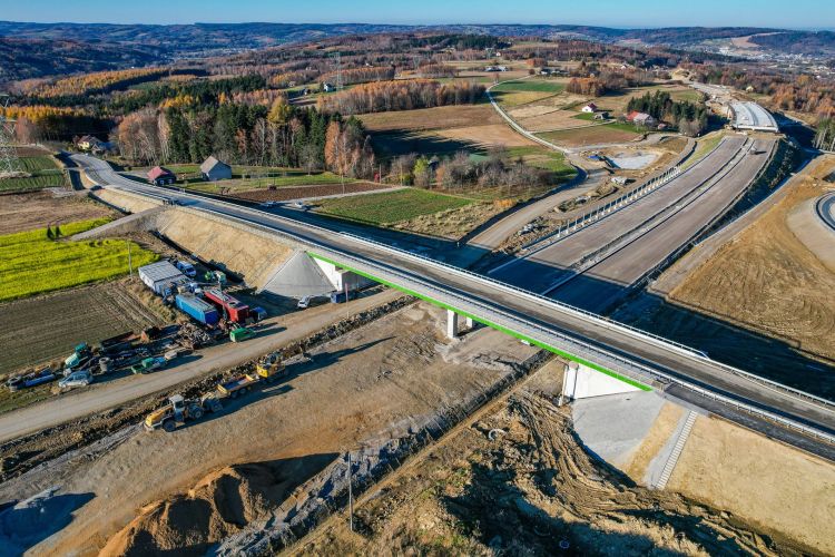 Wiadukt łączący Połomię z Glinikiem Charzewskim gotowy [ZDJĘCIA]