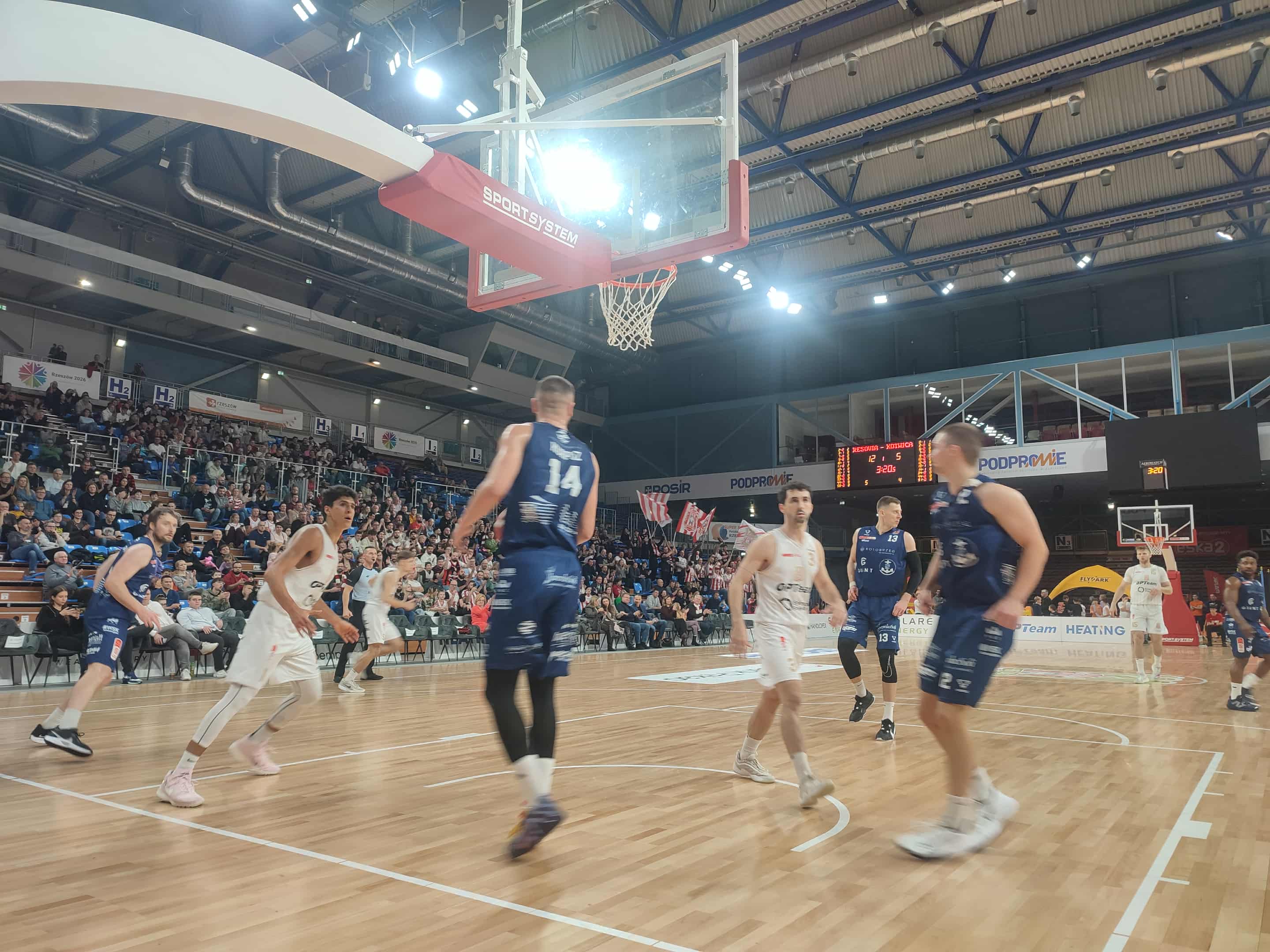 Druga z rzędu wygrana koszykarzy Resovii 3 - Polskie Radio Rzeszów Druga z rzędu wygrana koszykarzy Resovii - Polskie Radio Rzeszów