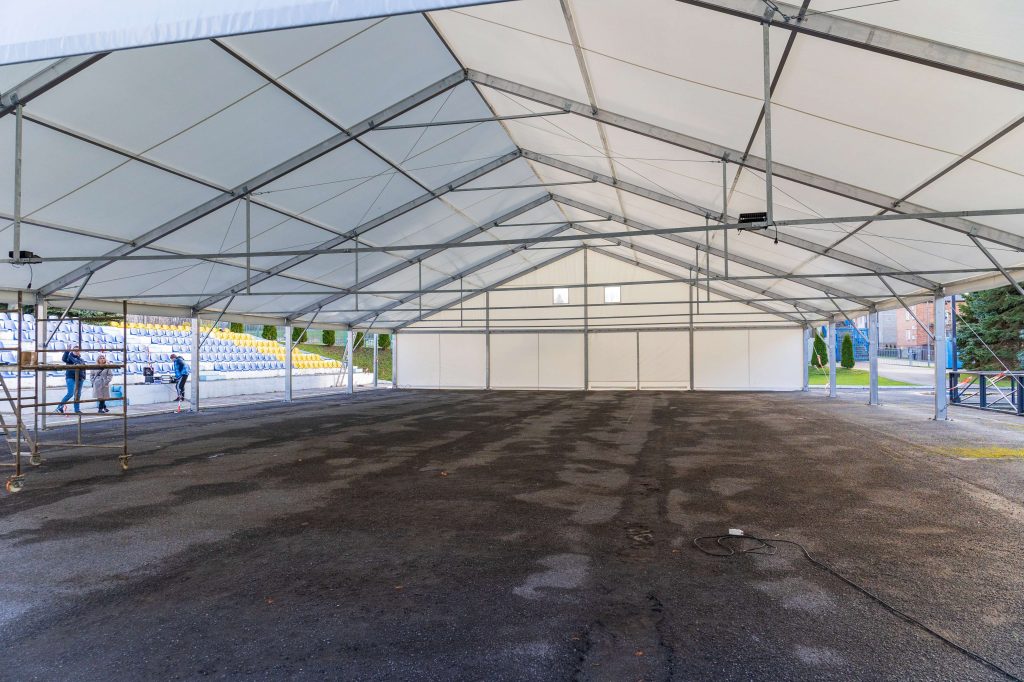 Ropczyce przygotowują się do otwarcia lodowiska - Polskie Radio Rzeszów