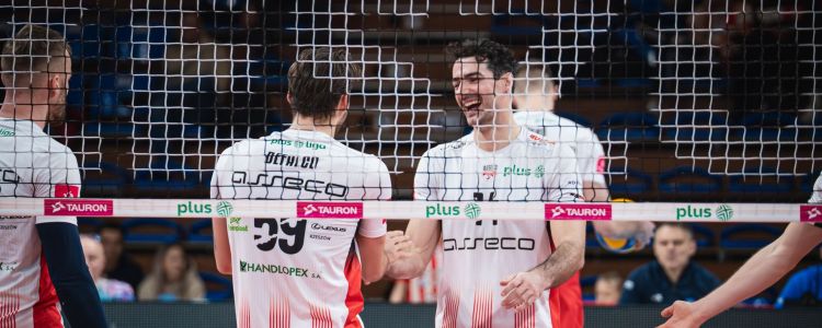 Siatkarze Asseco Resovii przegrali na inauguracji Ligii Mistrzów 1 - Polskie Radio Rzeszów Asseco Resovia z kolejnym zwycięstwem. Pewna wygrana nad Cuprum Stilon Gorzów 3:0
