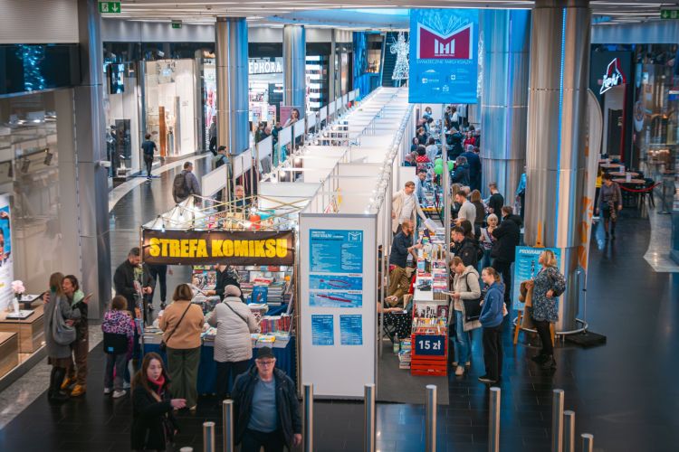 W Rzeszowie trwają Świąteczne Targi Książki [ZDJĘCIA]