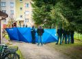 [AKTUALIZACJA, ZDJĘCIA] Tragiczna interwencja w Sanoku. Mężczyzna zabił matkę i ranił strażaka – został zastrzelony
